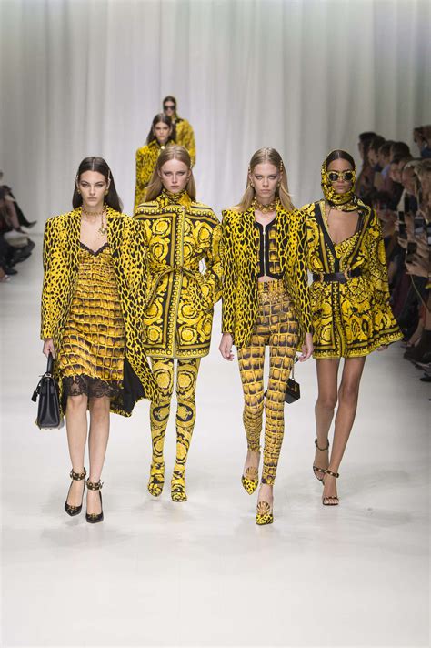 tuttomercatoweb ultime notizie donatella versace|Milano Fashion Week, la sfilata di Versace S/S 2024. FOTO.